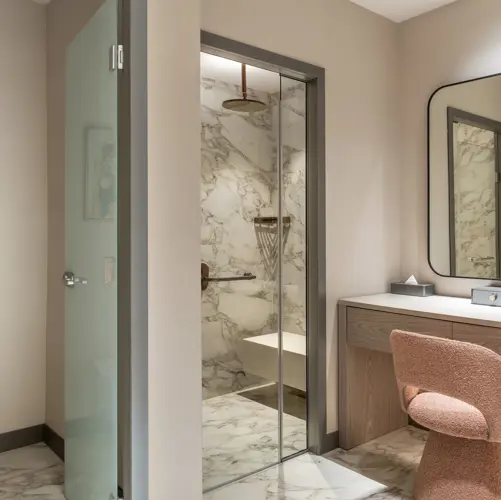 EXECUTIVE SUITE (SEA VIEW)13