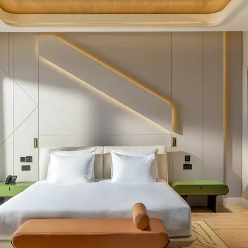 EXECUTIVE SUITE (SEA VIEW)18