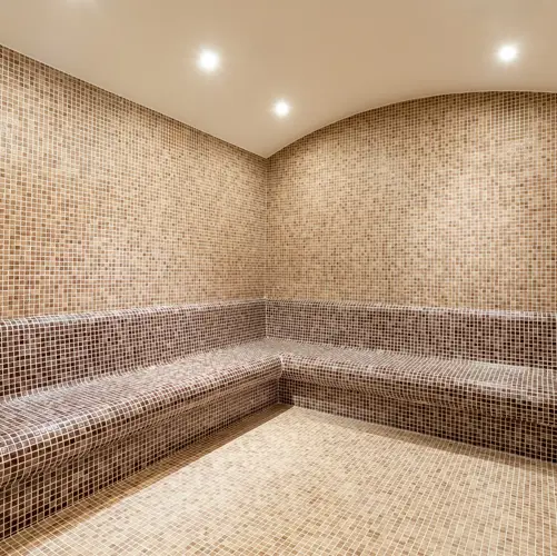 AURA WELLNESS & SPA25