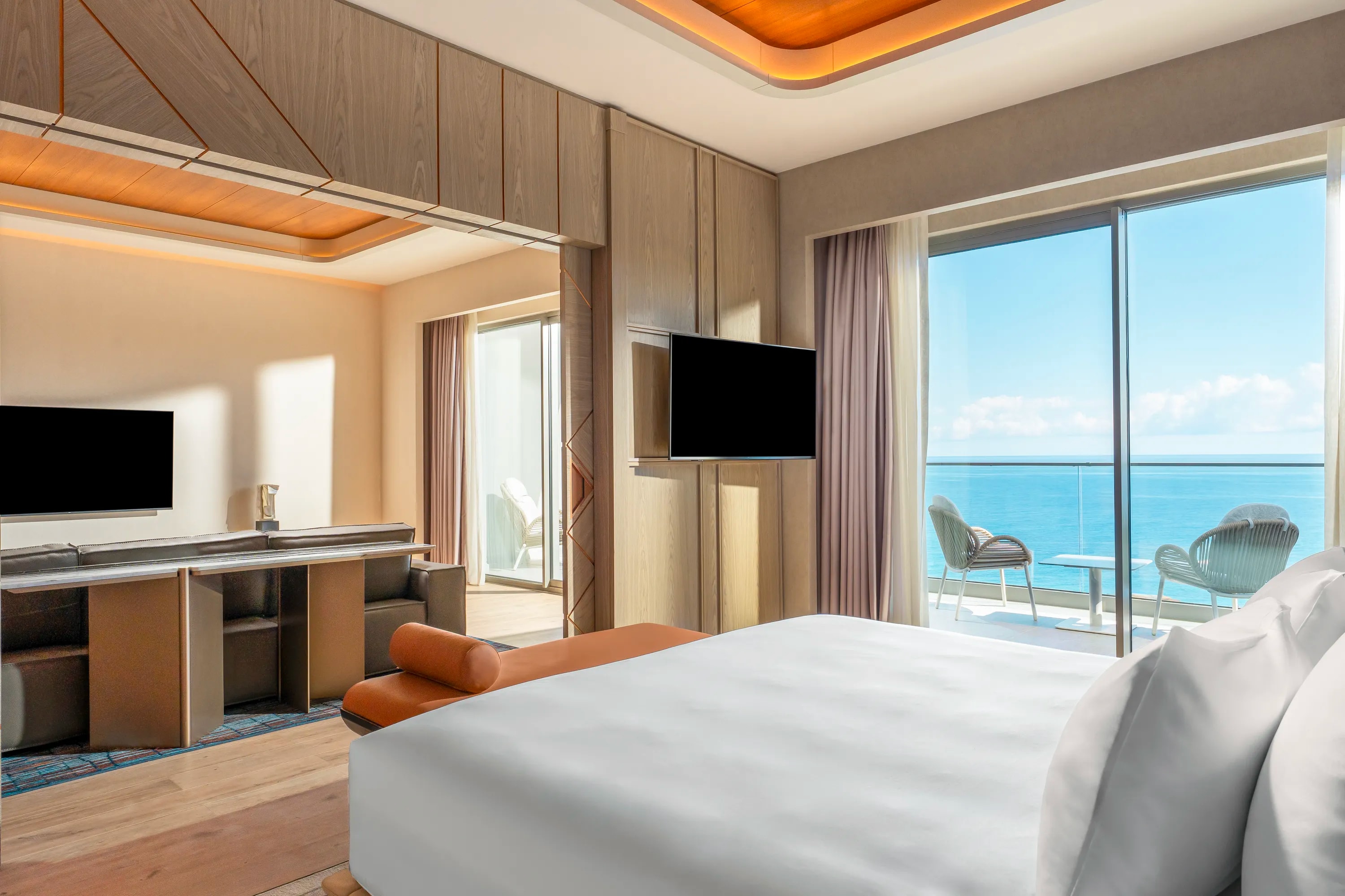 EXECUTIVE SUITE (SEA VIEW)6
