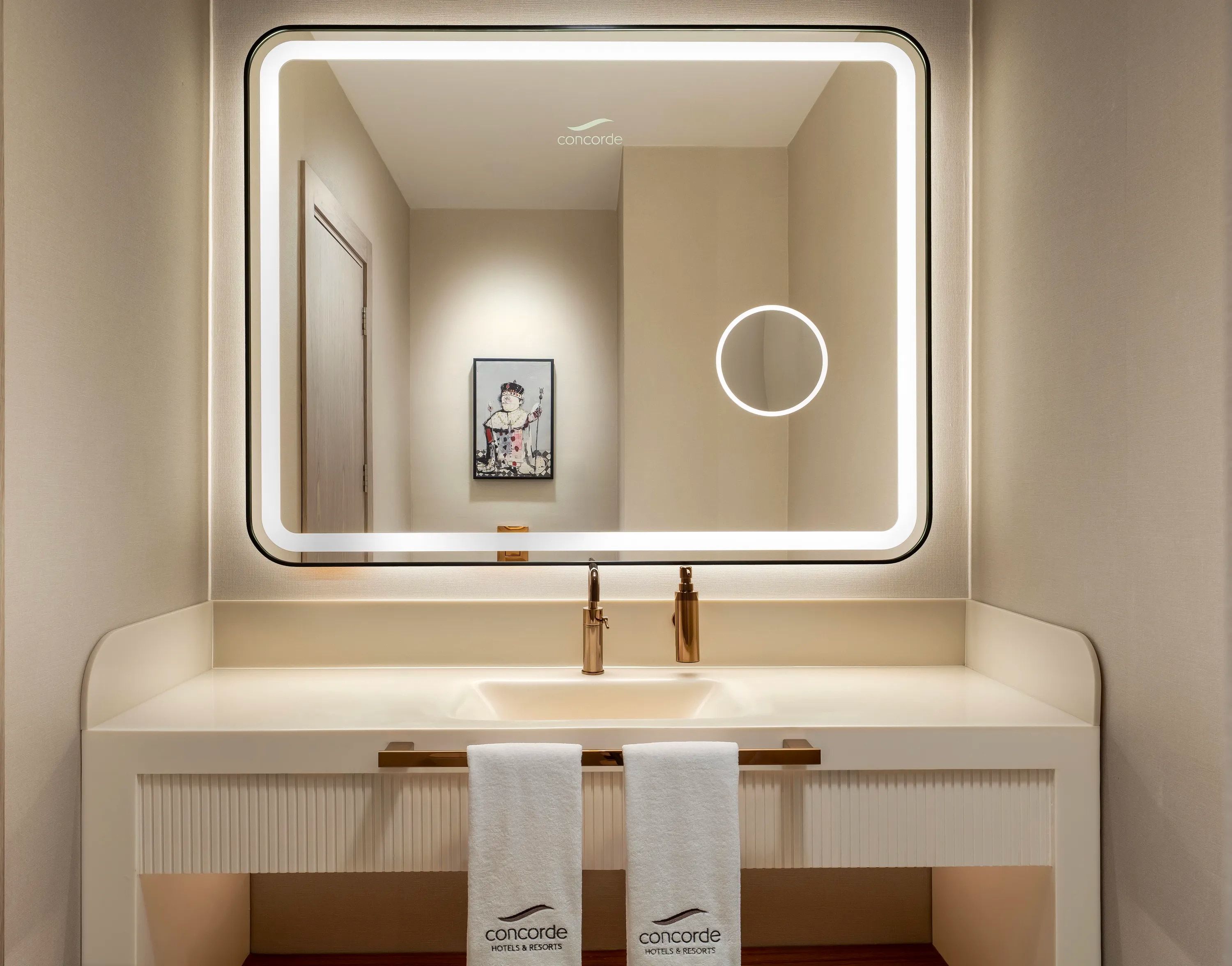 EXECUTIVE SUITE (SEA VIEW)16