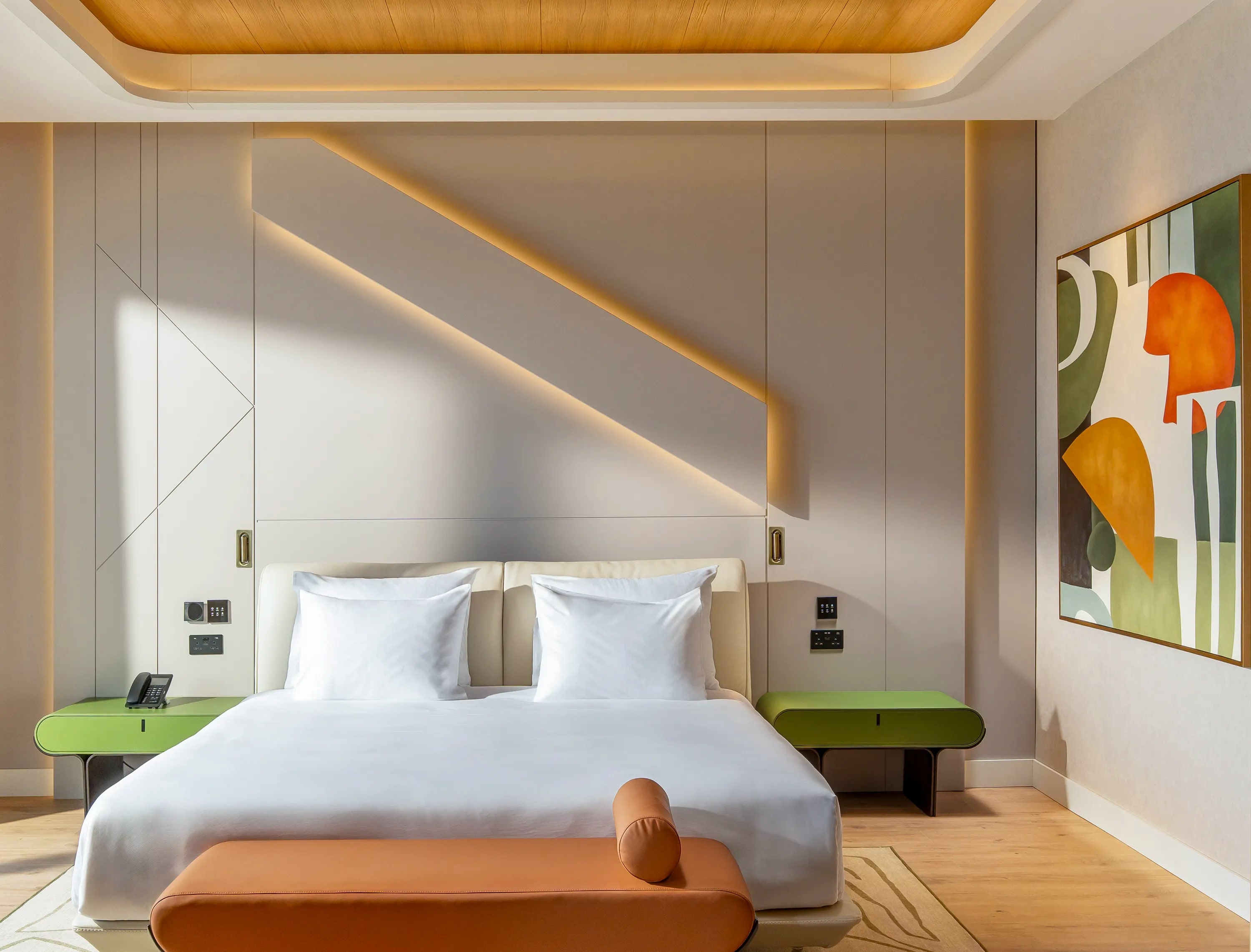 EXECUTIVE SUITE (SEA VIEW)18