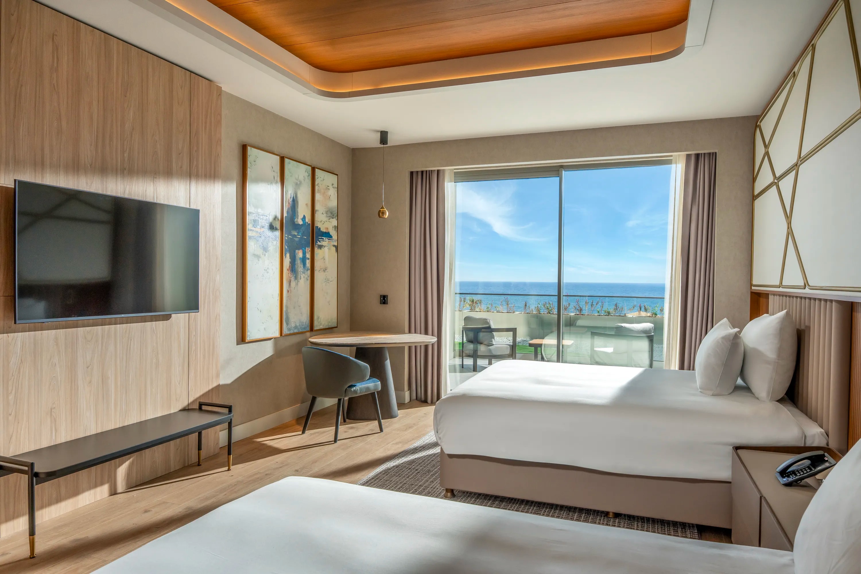 FAMILY SUITE19