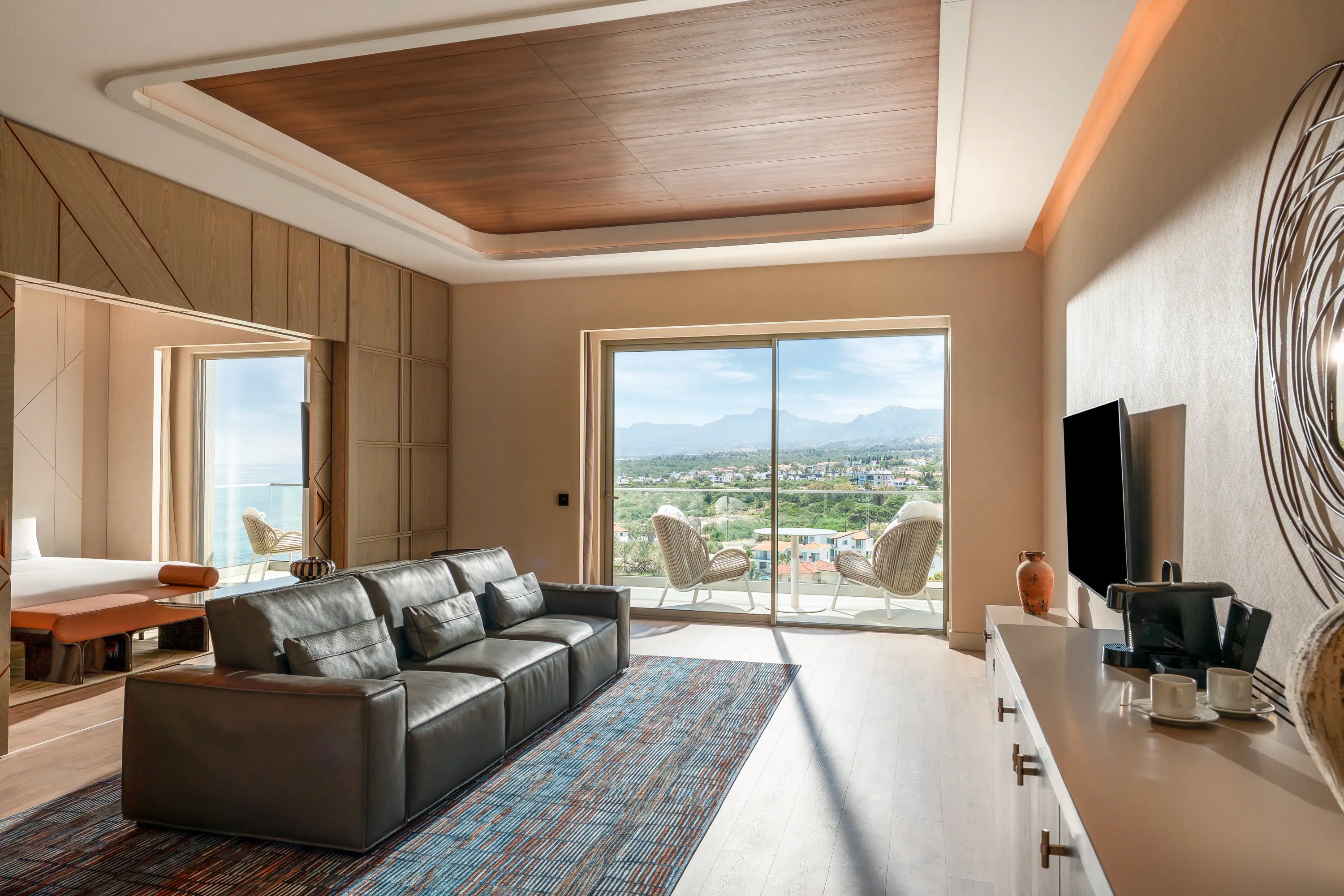 EXECUTIVE SUITE (LAND & SEA VIEW)1
