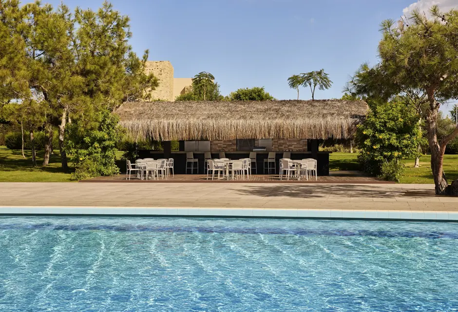 MAIN POOL BAR1