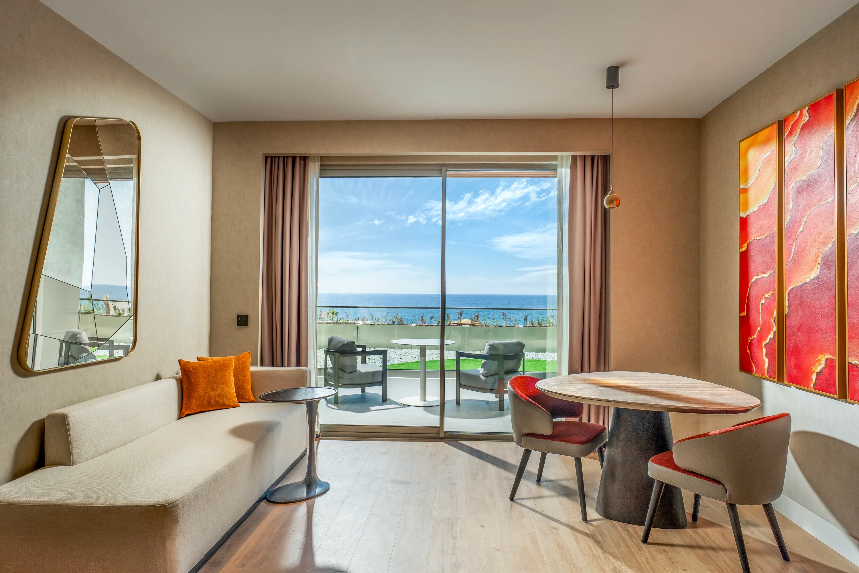 FAMILY SUITE9