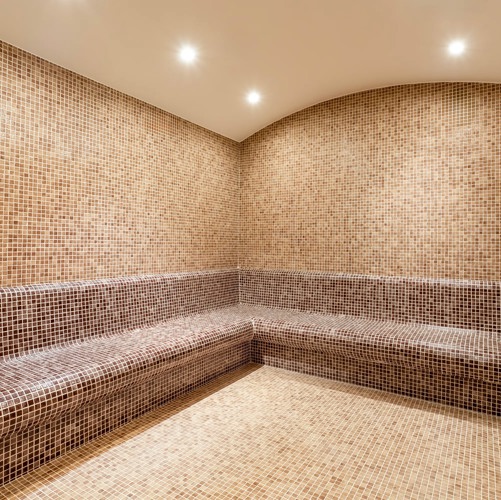 AURA WELLNESS & SPA25