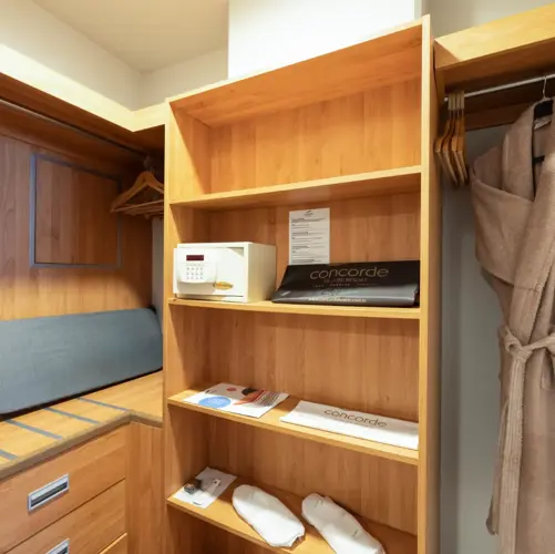 H IN ROOM WARDROBE AREA