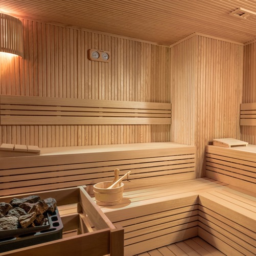 AURA WELLNESS & SPA20
