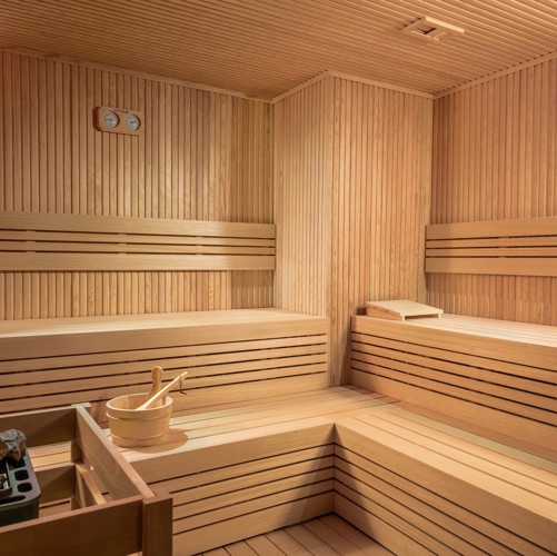 AURA WELLNESS & SPA19