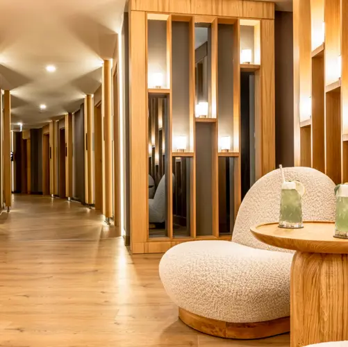 H RELAXATION LOUNGE 3