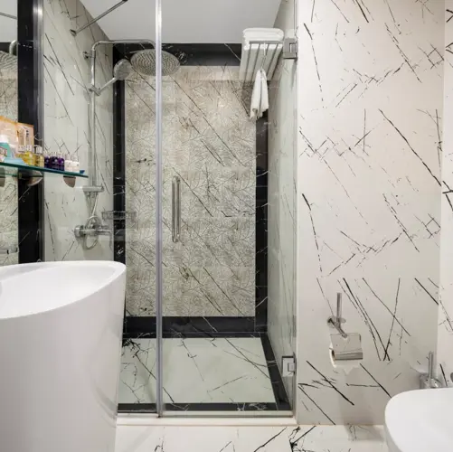 GRAND SUITE BATHROOM 2