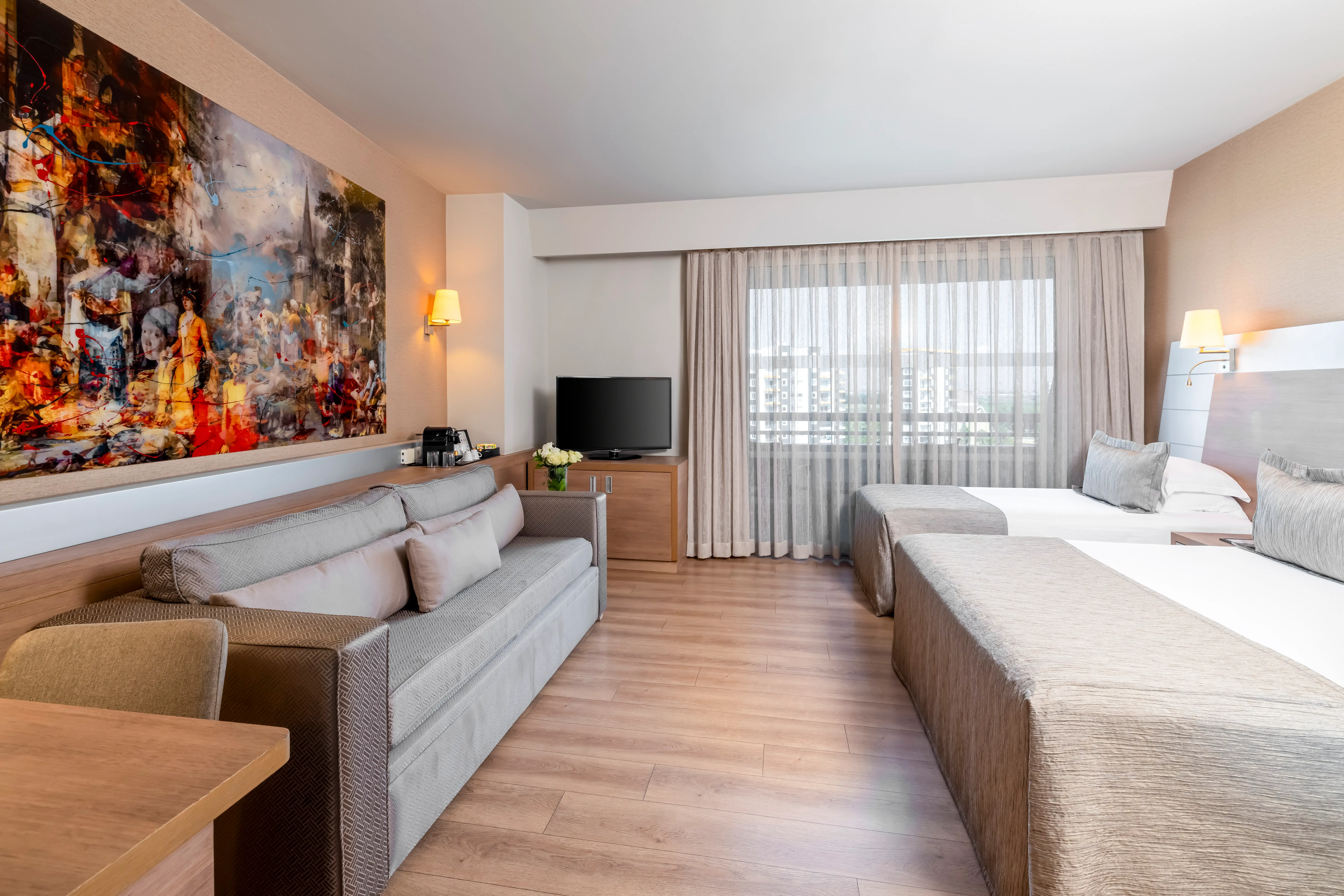 H DELUXE SUPERIOR ROOM 2