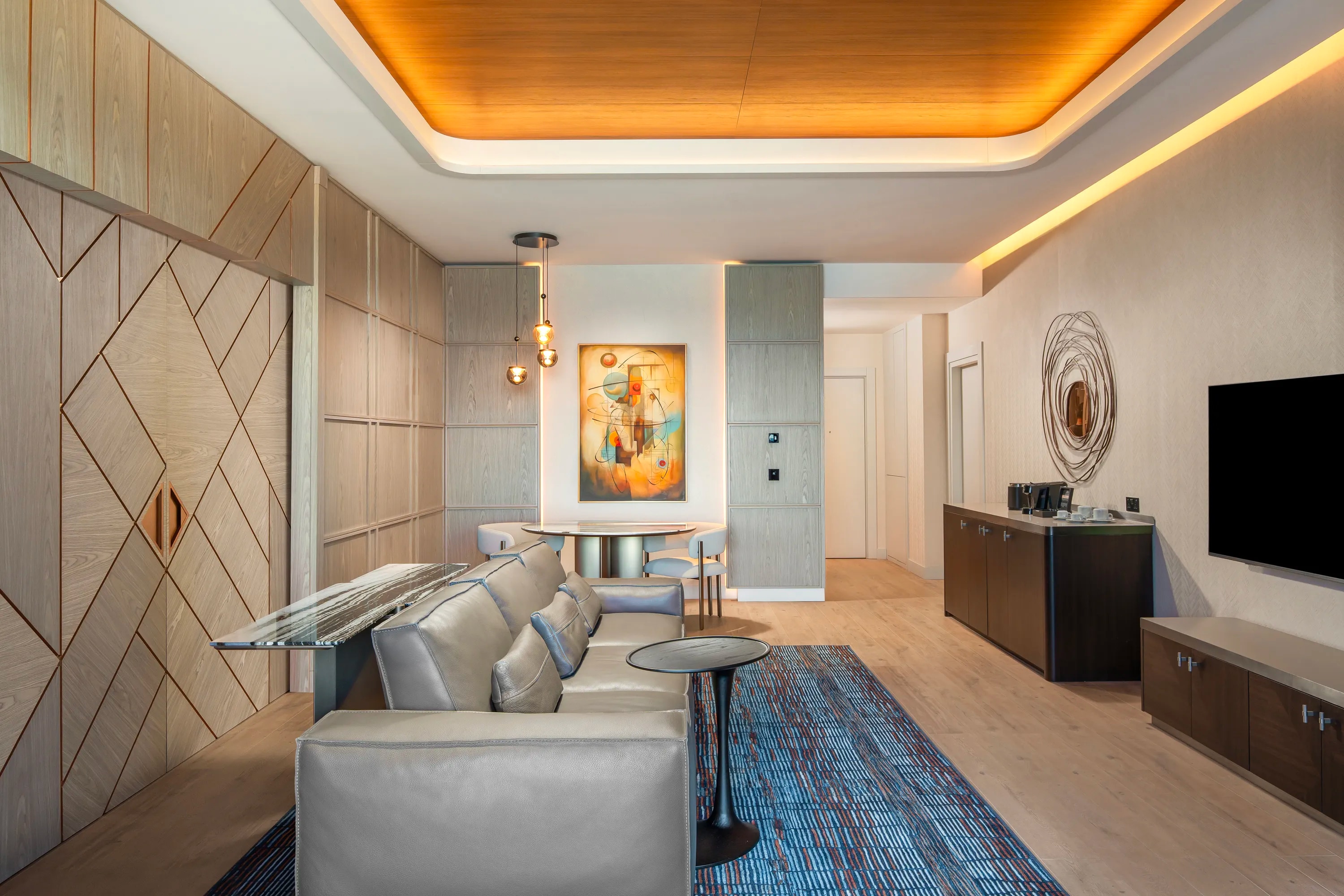 EXECUTIVE SUITE (SEA VIEW)3