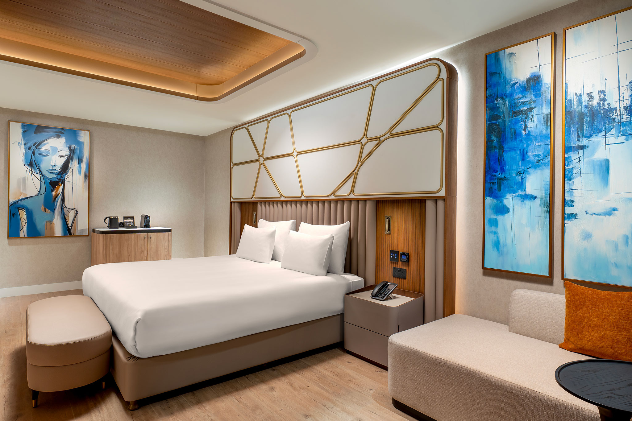 DELUXE ROOM FRENCH BED (ACCESSIBLE) 1
