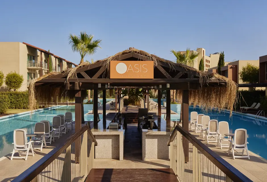 OASIS POOL BAR2