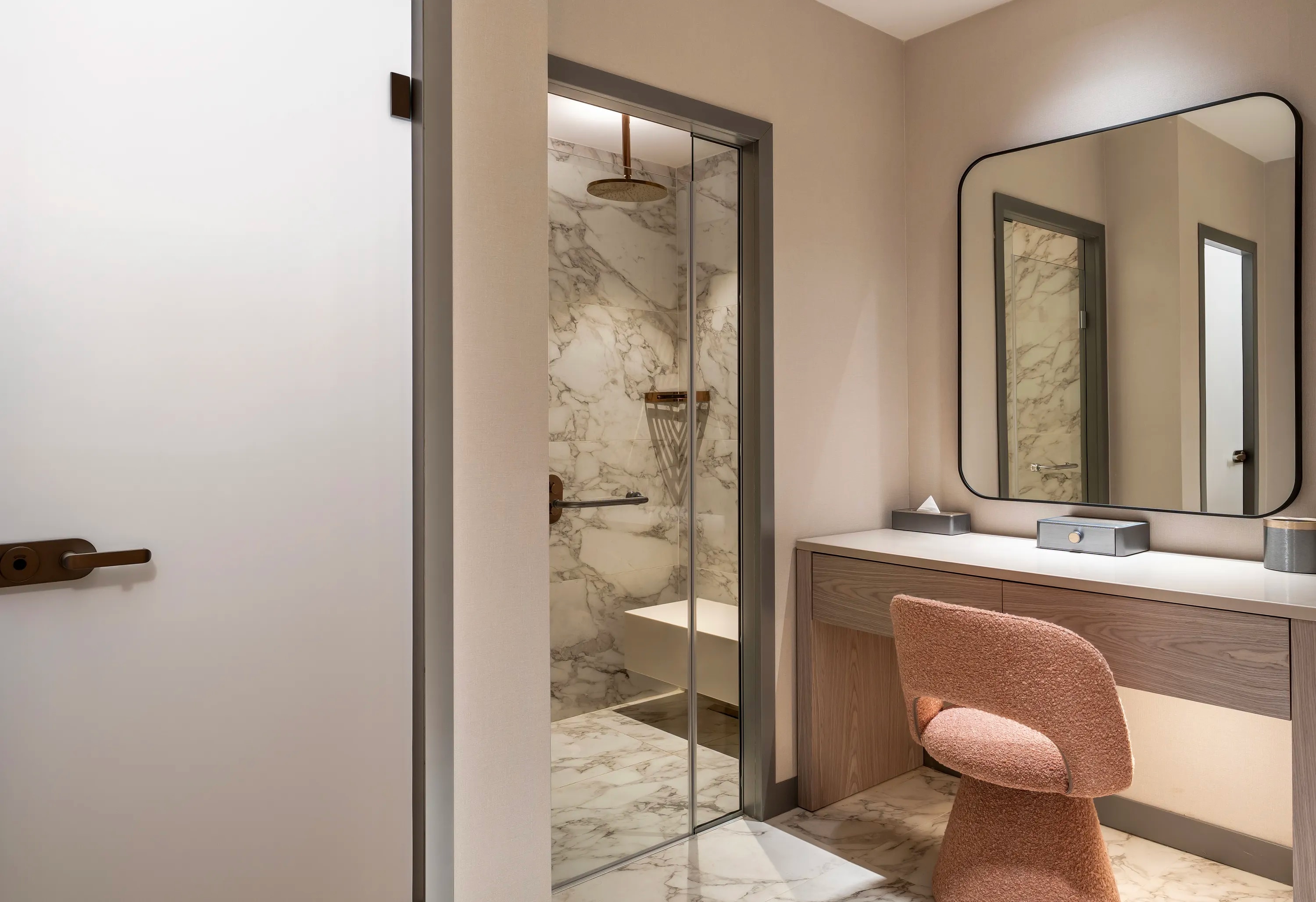 EXECUTIVE SUITE (LAND & SEA VIEW)12