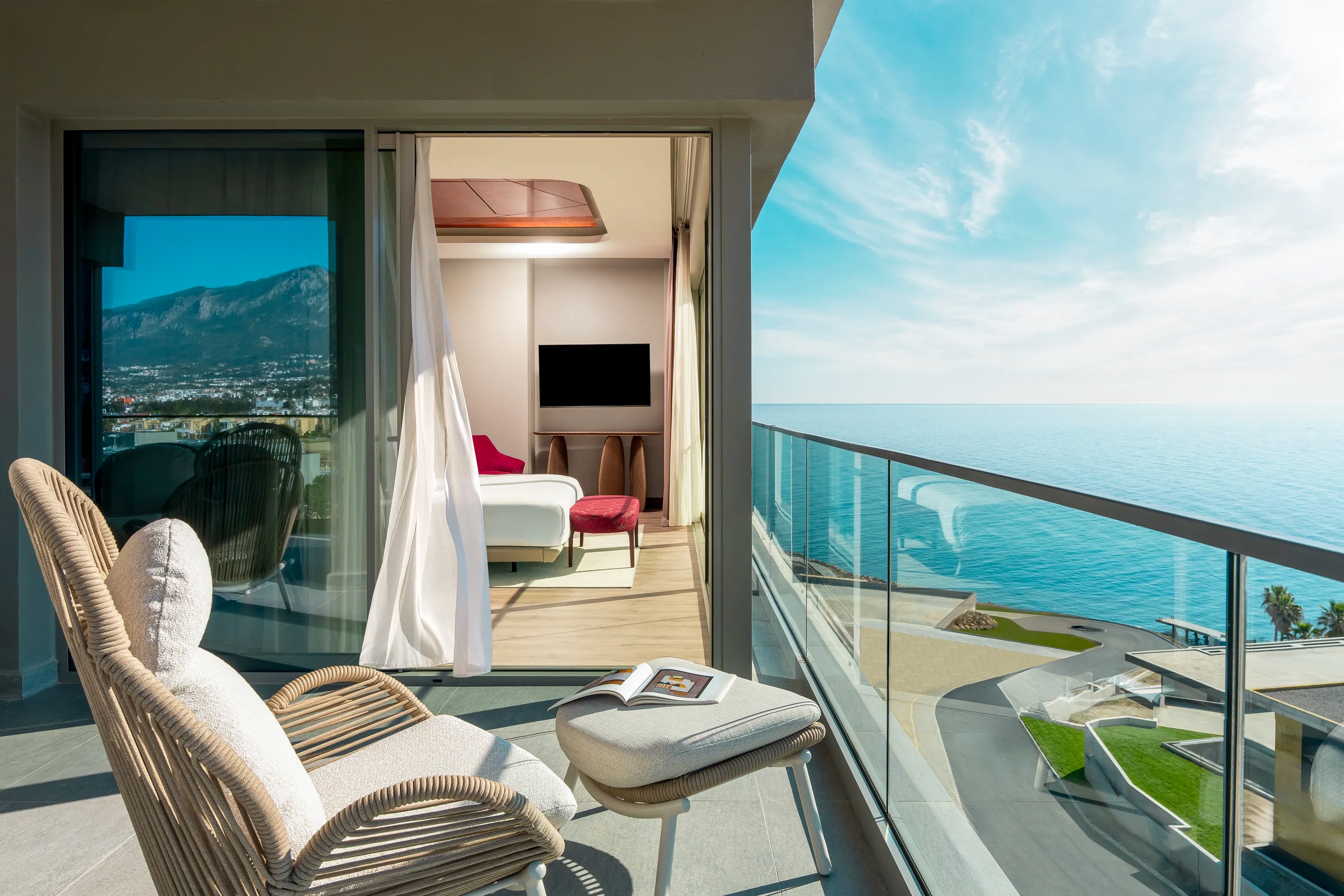 SIGNATURE SUITE (1 BEDROOM)16